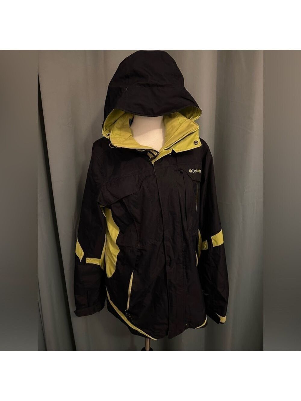Men’s Columbia Omni Tech Waterproof Breathable Ski/Snow Jacket. No liner
